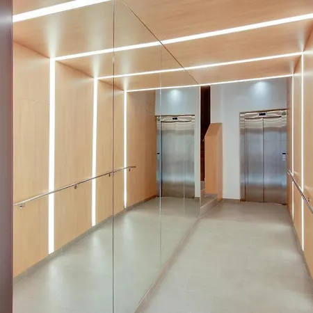 Atic Avda De Rhode - Barneda Premium Apartmán *