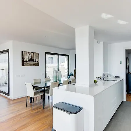 Apartmán Atic Avda De Rhode - Barneda Premium