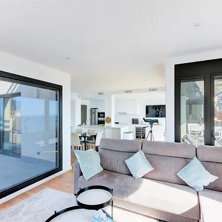 Apartmán Atic Avda De Rhode - Barneda Premium